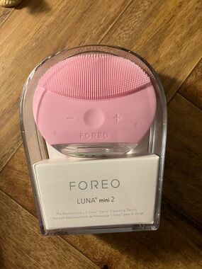FOREO LUNA mini 2 Facial Cleansing Device in Pink